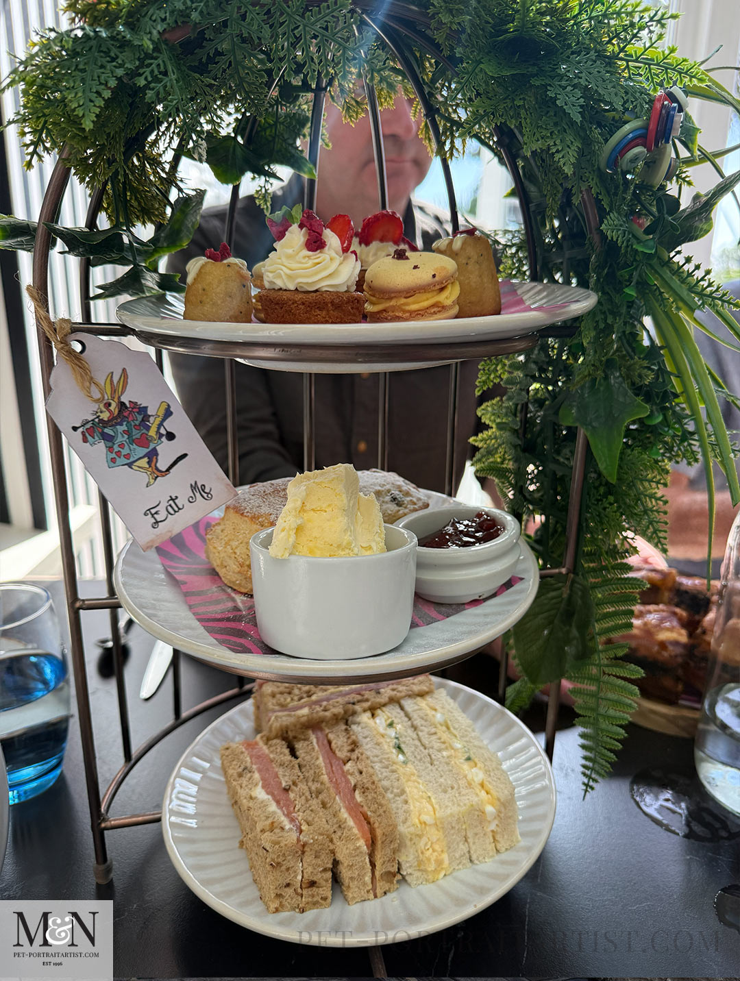 Talland Bay Hotel restaurant with afternoon tea. 